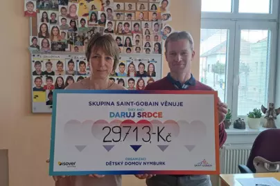 Předání šeku v Dětském domově v Nymburce