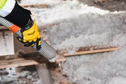 Jak na izolaci podlahy půdy se systémem Isover StepCross za použití Isover InsulSafe®