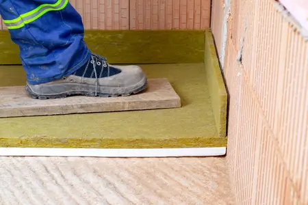 Co když potřebuji větší tloušťku izolace, než je doporučení?
