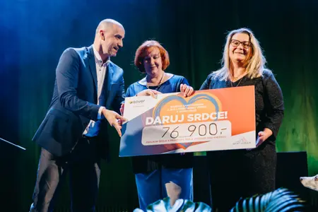 Daruj srdce: Isover v Častolovicích daroval dětem téměř 80 tisíc korun