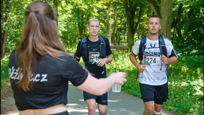 Charitativní běh týnišťskými pralesy podpořil spolek RENEDA 