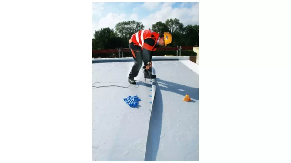 isover-lehke-pozarne-odolne-strechy-aplikace-4