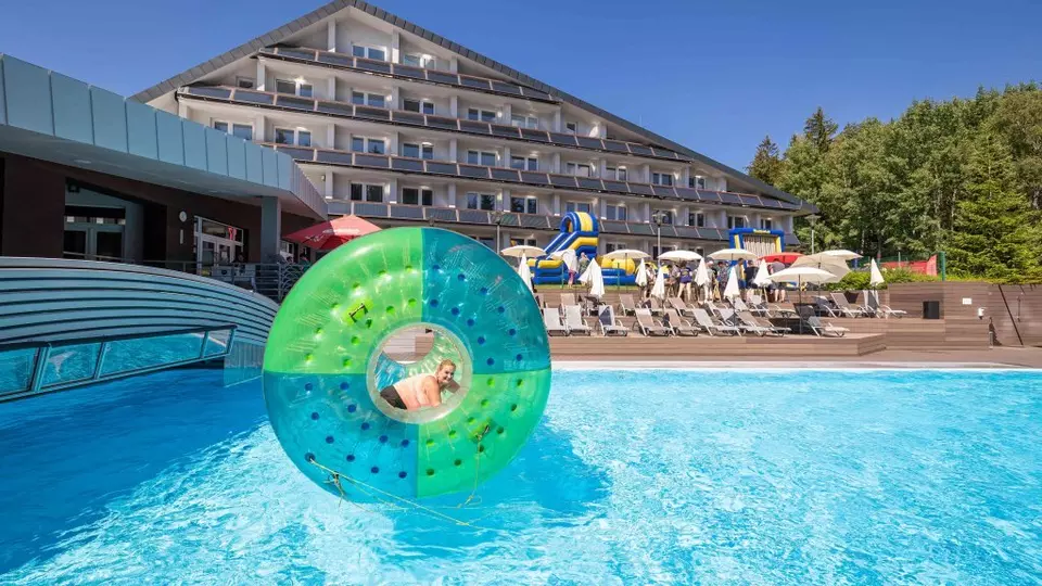 SEČ - ISOVER - teambuilding - bazén