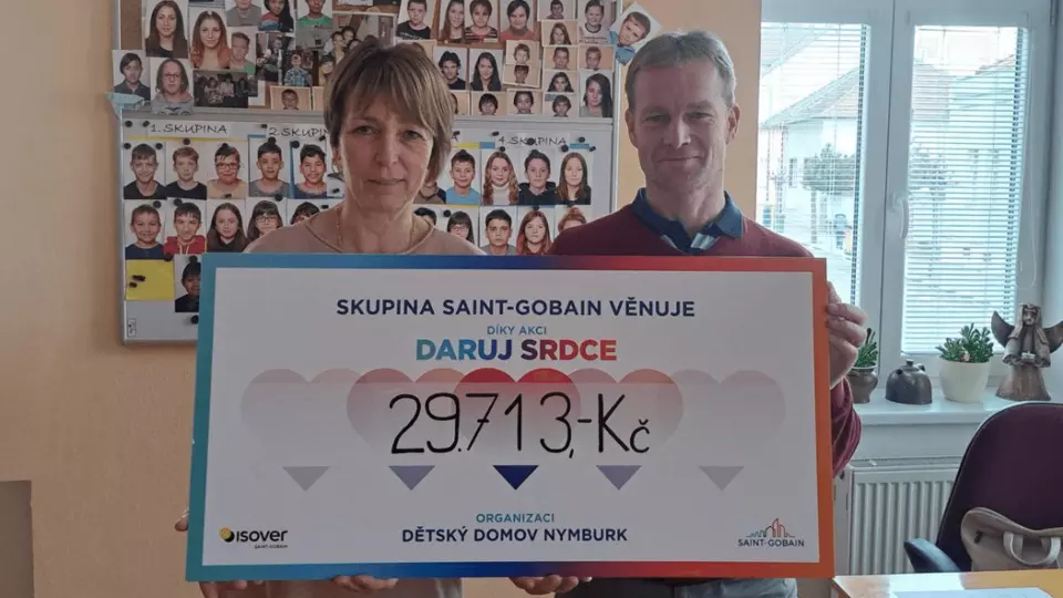 Předání šeku v Dětském domově v Nymburce