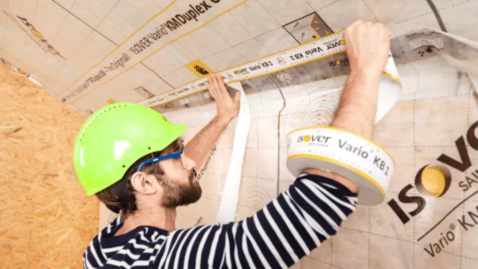 Vzduchotěsnost stavby zajistí „chytré“ parobrzdy Isover Vario® Vzduchotěsnost stavby zajistí „chytré“ parobrzdy Isover Vario®