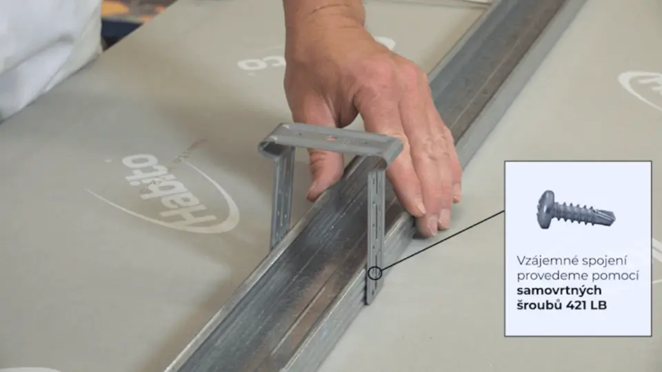 Vzájemné spojení provedeme pomocí samovrtných šroubů 421 LB.