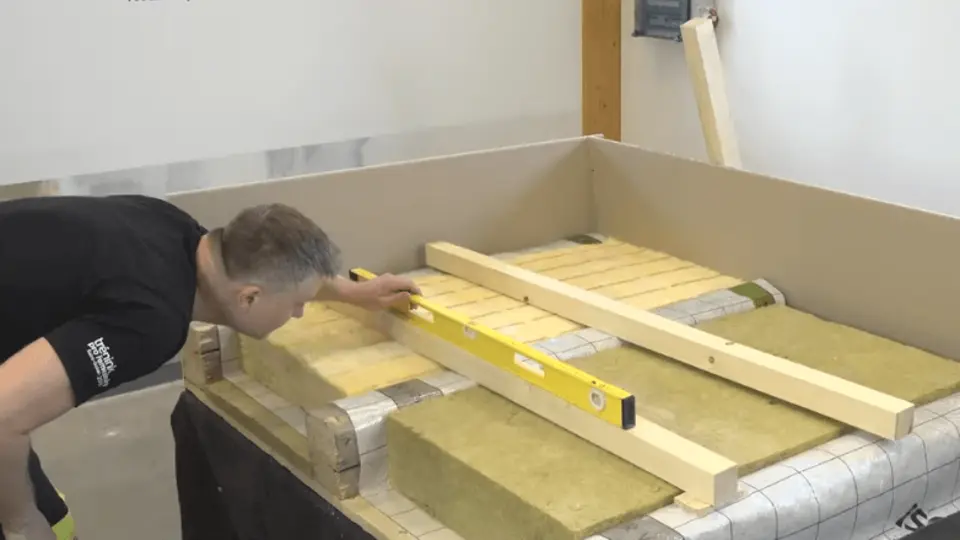 Vytvořte příčný rošt z hranolů