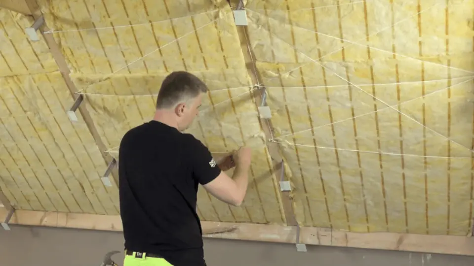 Finální zajištění izolace provázkem