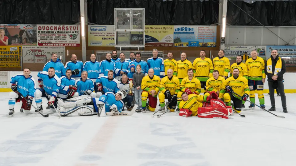 Charitativní hokejové derby: Isover a ASSA ABLOY opět pomáhali na ledě