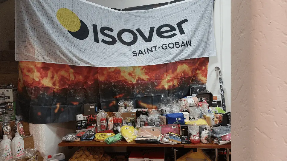 Plesová sezona s Isoverem: Podpořili jsme místní spolky i budoucí stavaře
